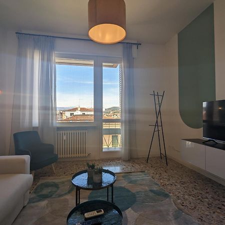 Big House-Private Parking-12" Walk From The Arena Apartment Verona Bagian luar foto