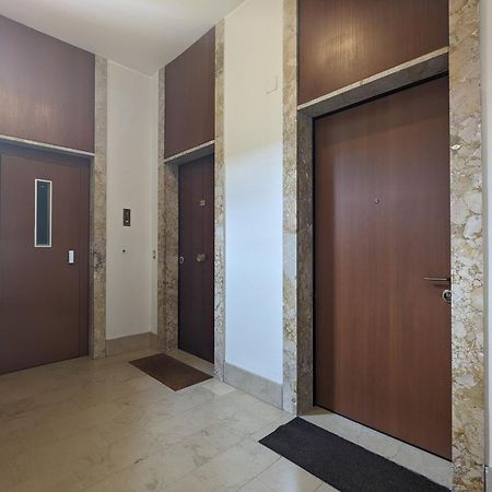 Big House-Private Parking-12" Walk From The Arena Apartment Verona Bagian luar foto