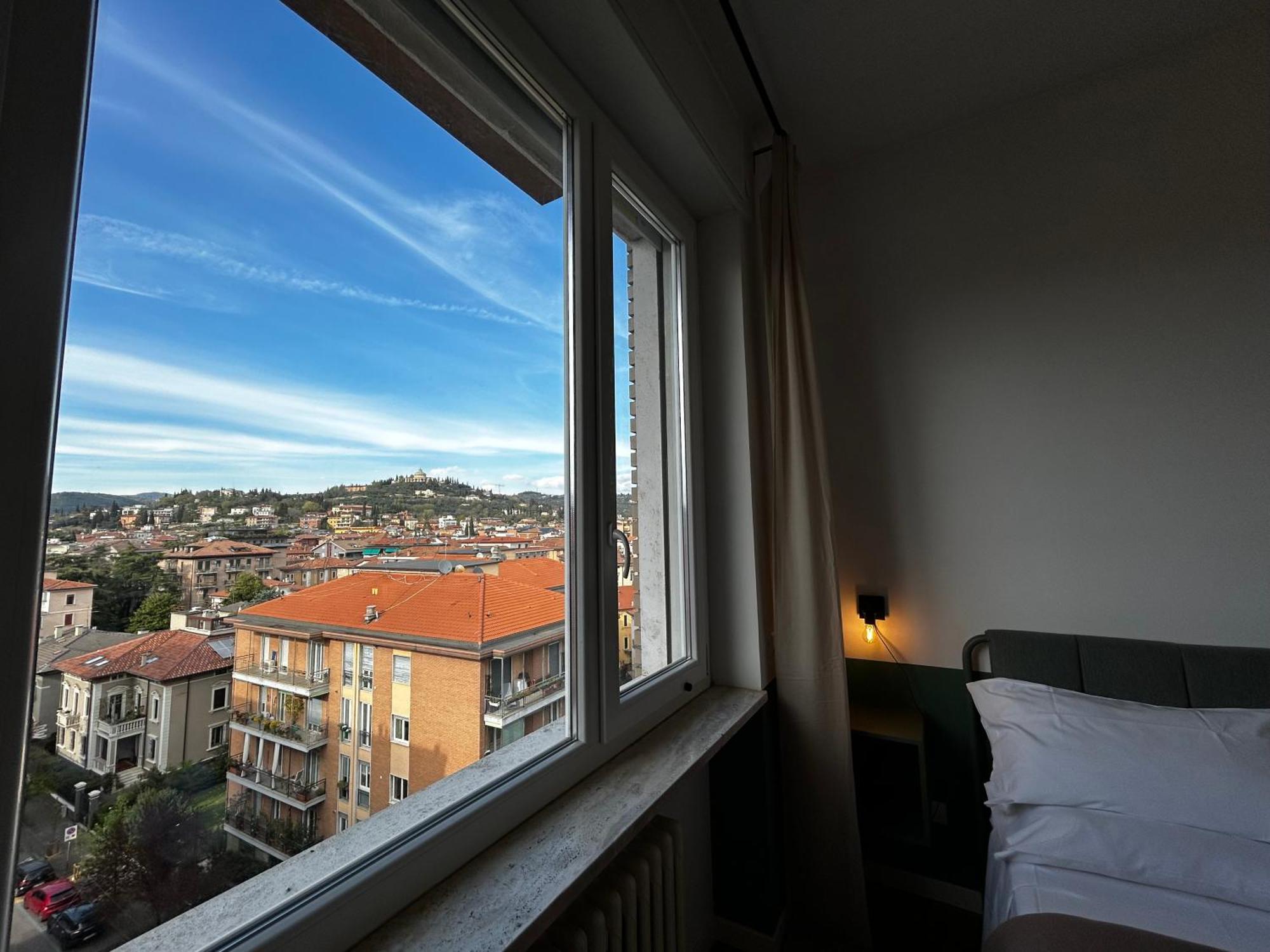 Big House-Private Parking-12" Walk From The Arena Apartment Verona Bagian luar foto