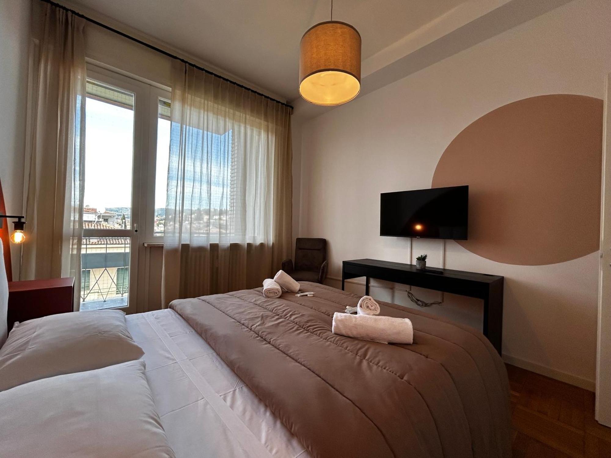 Big House-Private Parking-12" Walk From The Arena Apartment Verona Bagian luar foto